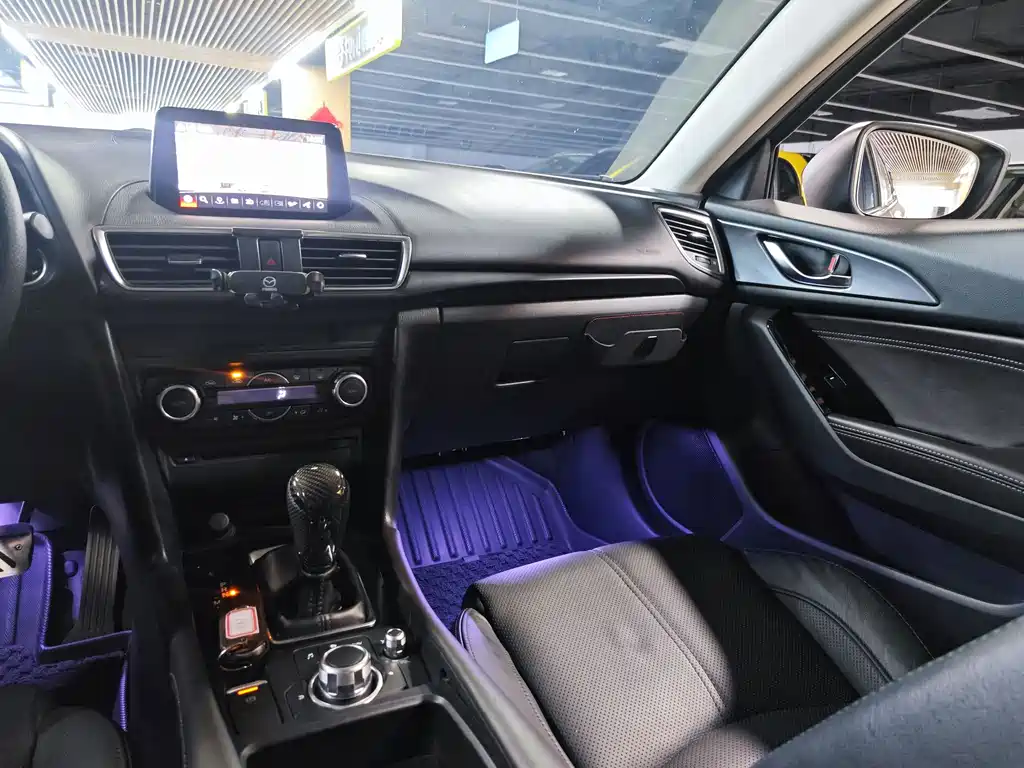 Mazda 3 Axela 2018 — фото 12