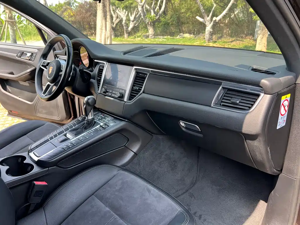 Porsche Macan 2018 — фото 19