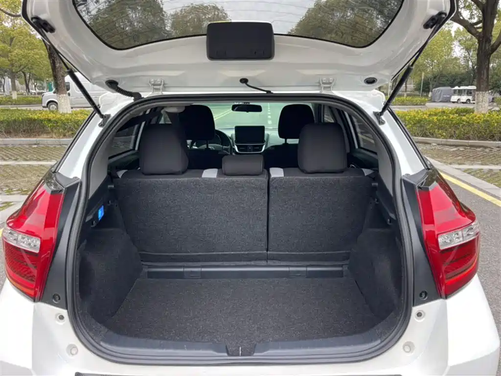 Toyota Yaris L 2021 — фото 9