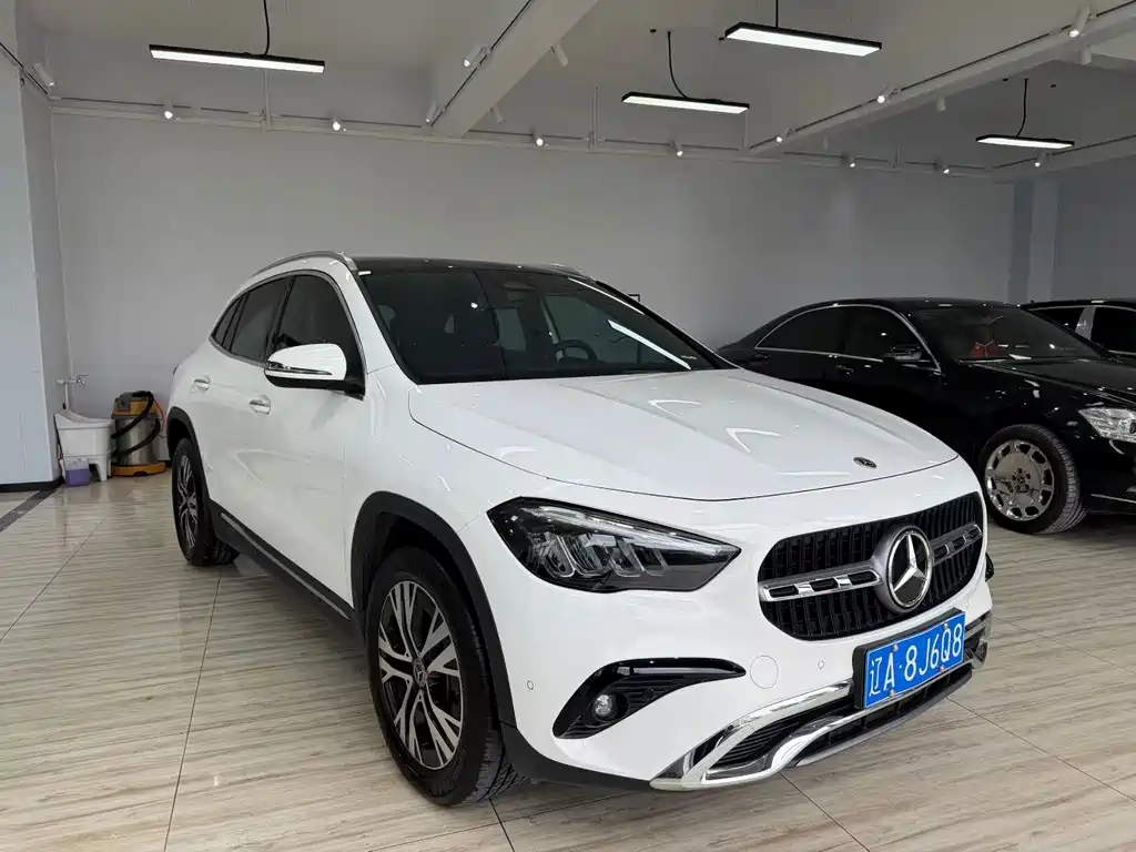 Mercedes-Benz GLA 2024 — фото 1