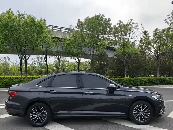 Volkswagen Sagitar 2020