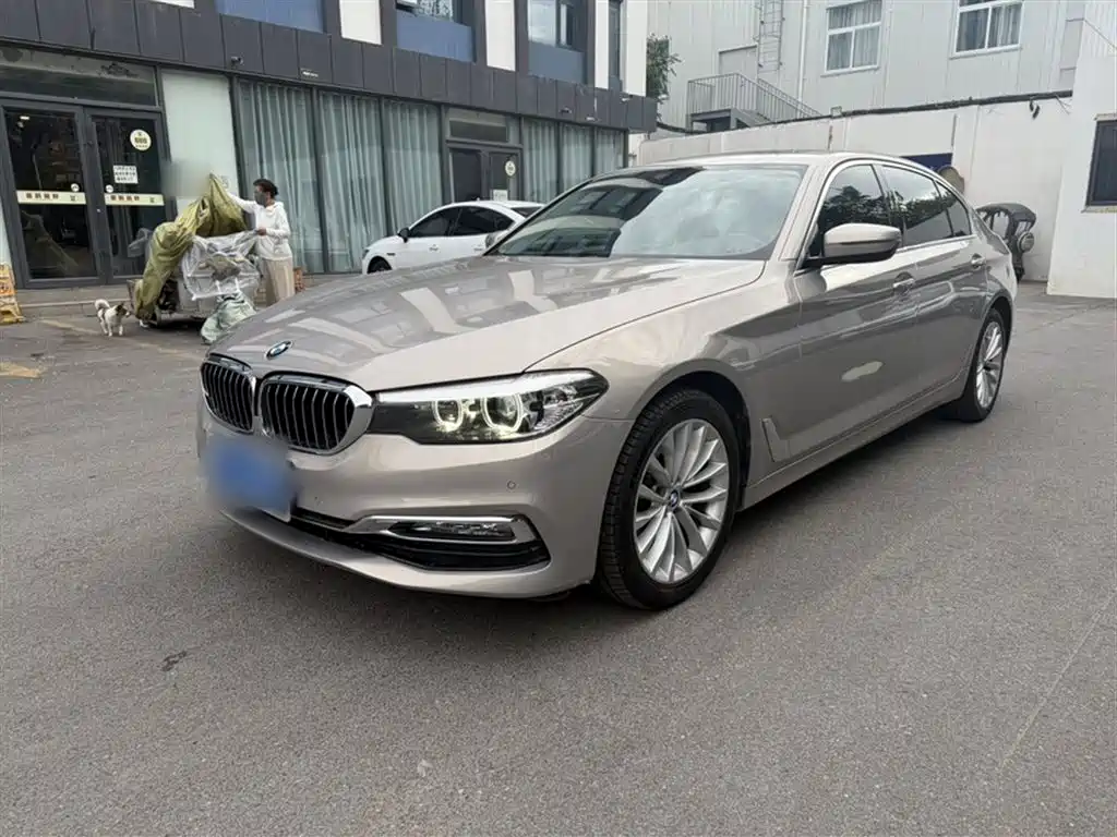 BMW 5 Series 2018 — фото 1