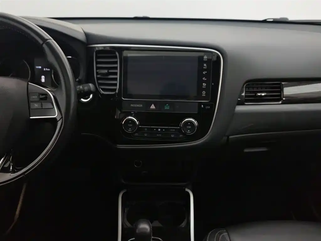 Mitsubishi Outlander 2019 — фото 12