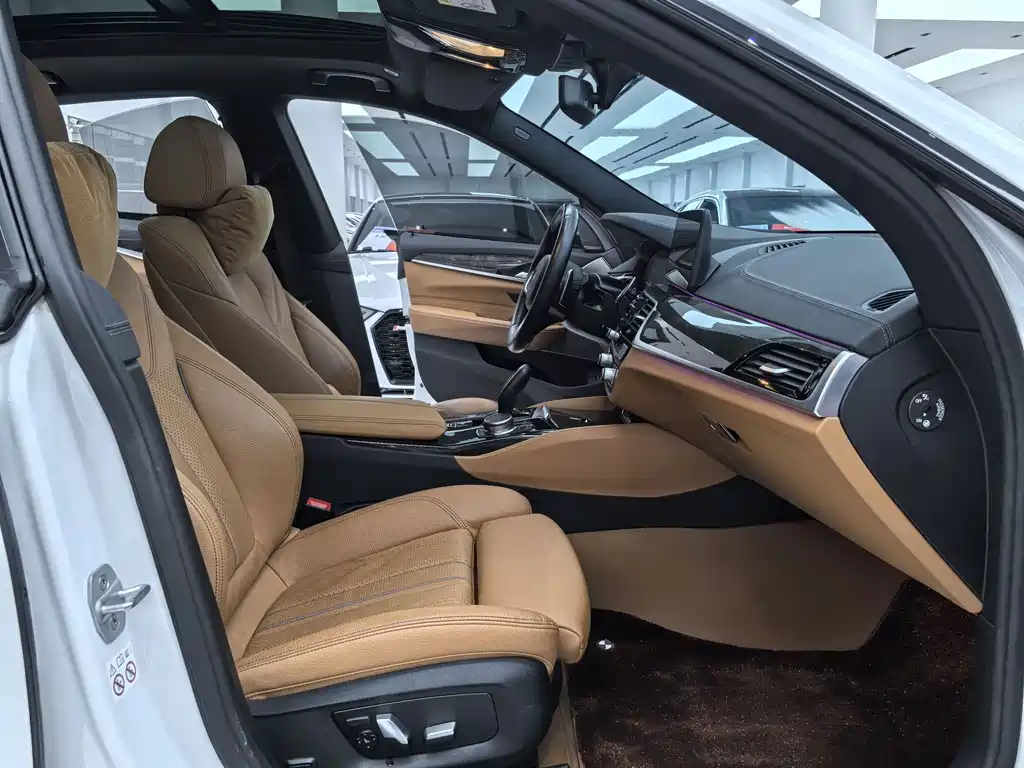 BMW 6 Series GT 2024 — фото 12