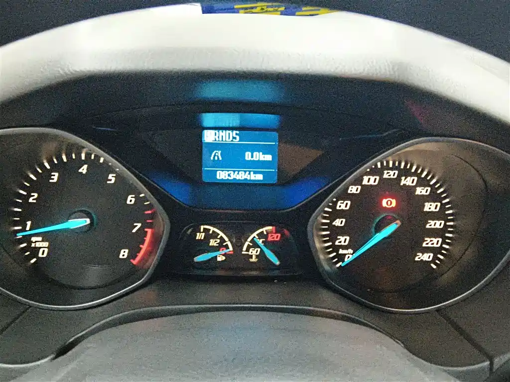 Ford Focus 2015 — фото 12