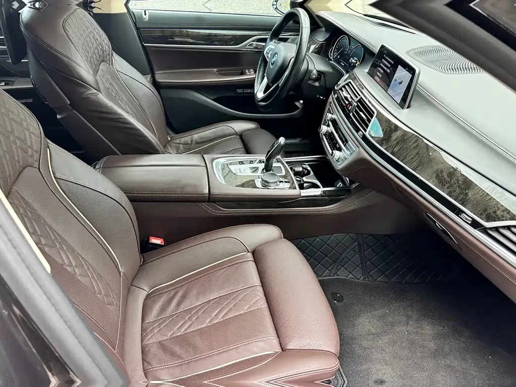 BMW 7 Series 2016 — фото 24
