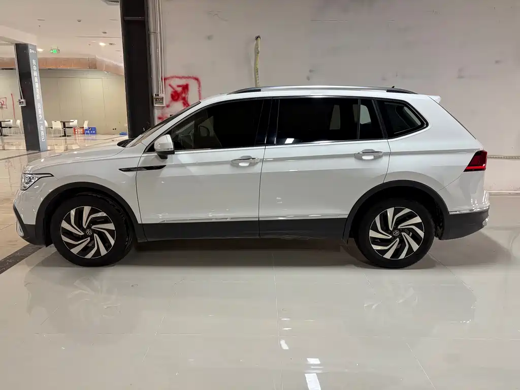 Volkswagen Tiguan L 2024 — фото 2
