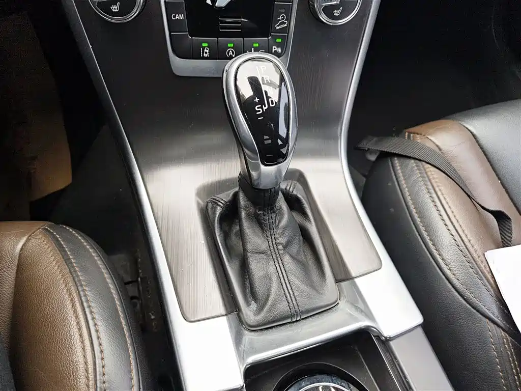 Volvo XC60 2015 — фото 10