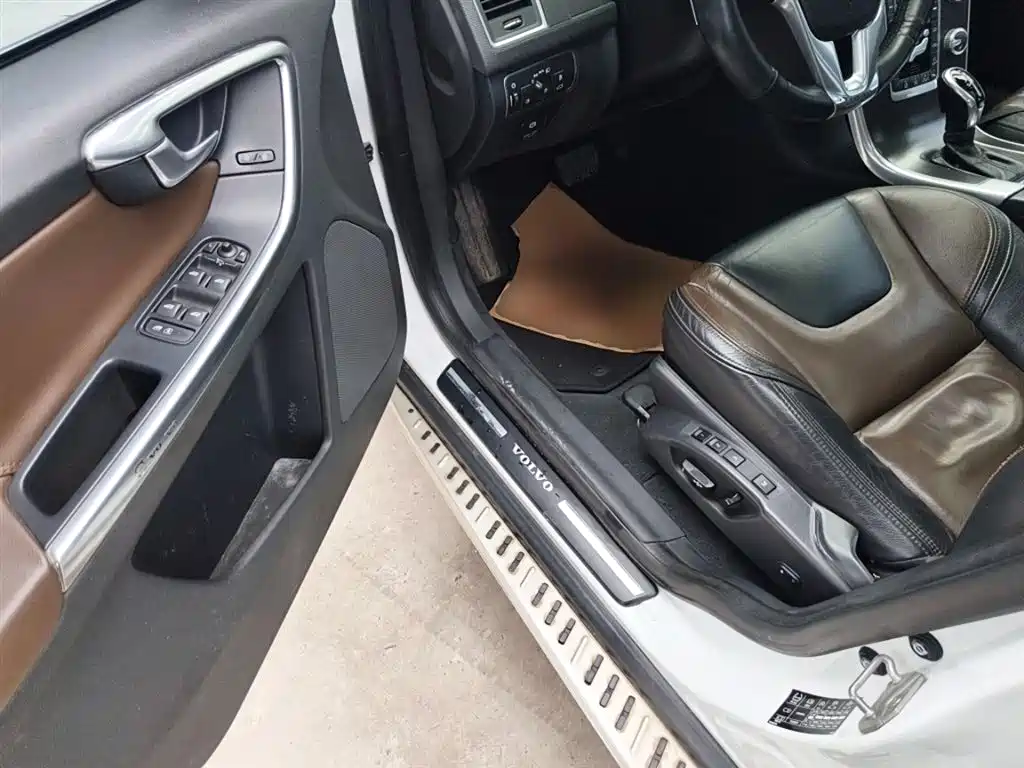 Volvo XC60 2015 — фото 12