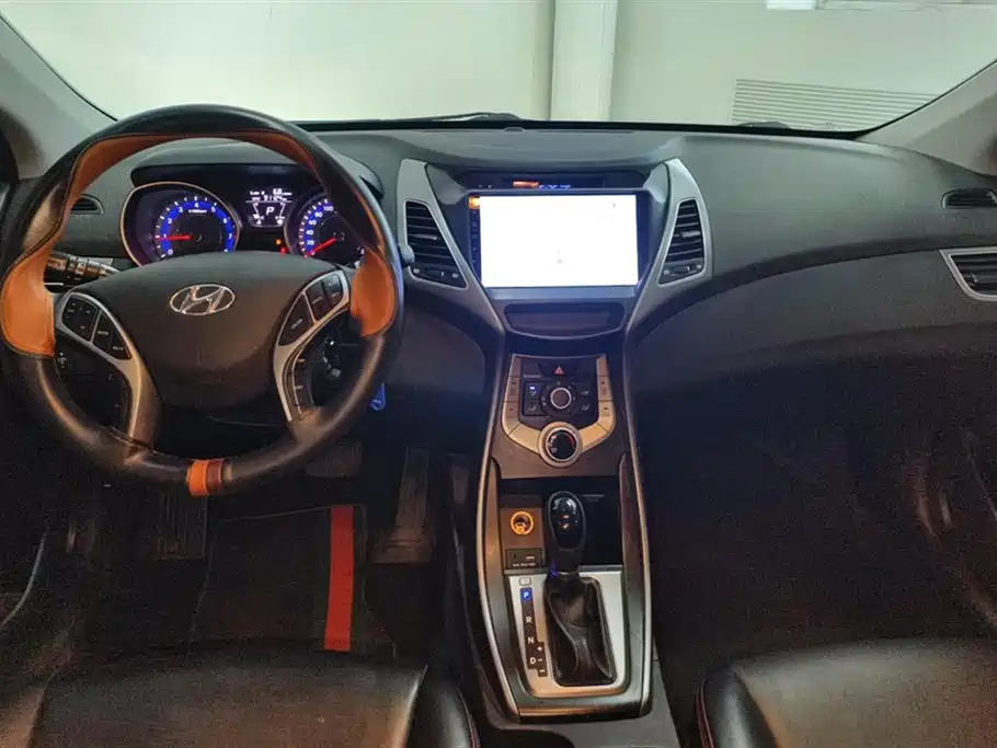 Hyundai Elantra Langdong 2017 — фото 12