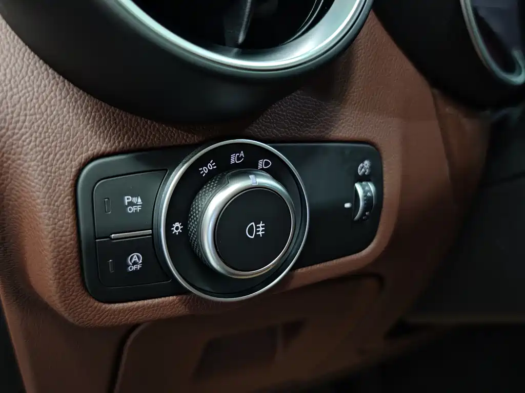 Alfa Romeo Stelvio 2018 — фото 22