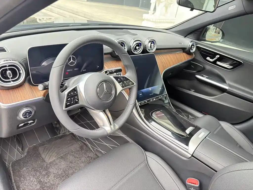 Mercedes-Benz C-Class 2025 — фото 19