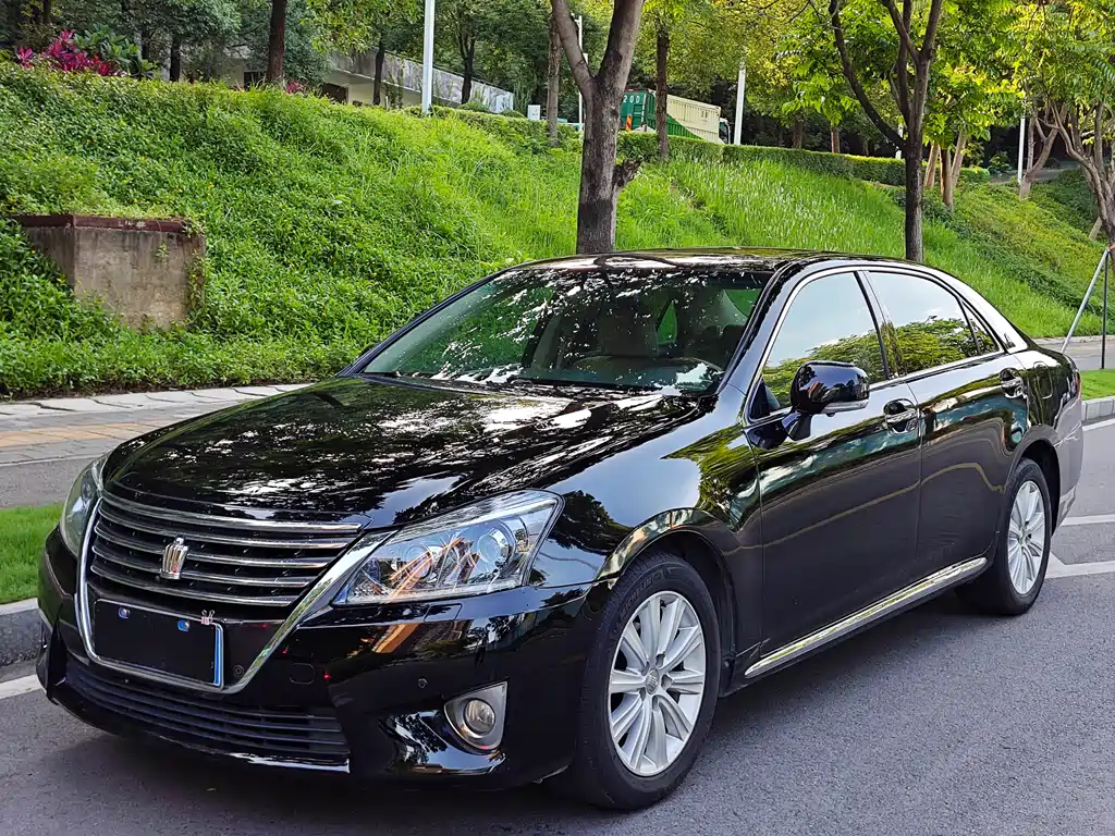 Toyota Crown 2013