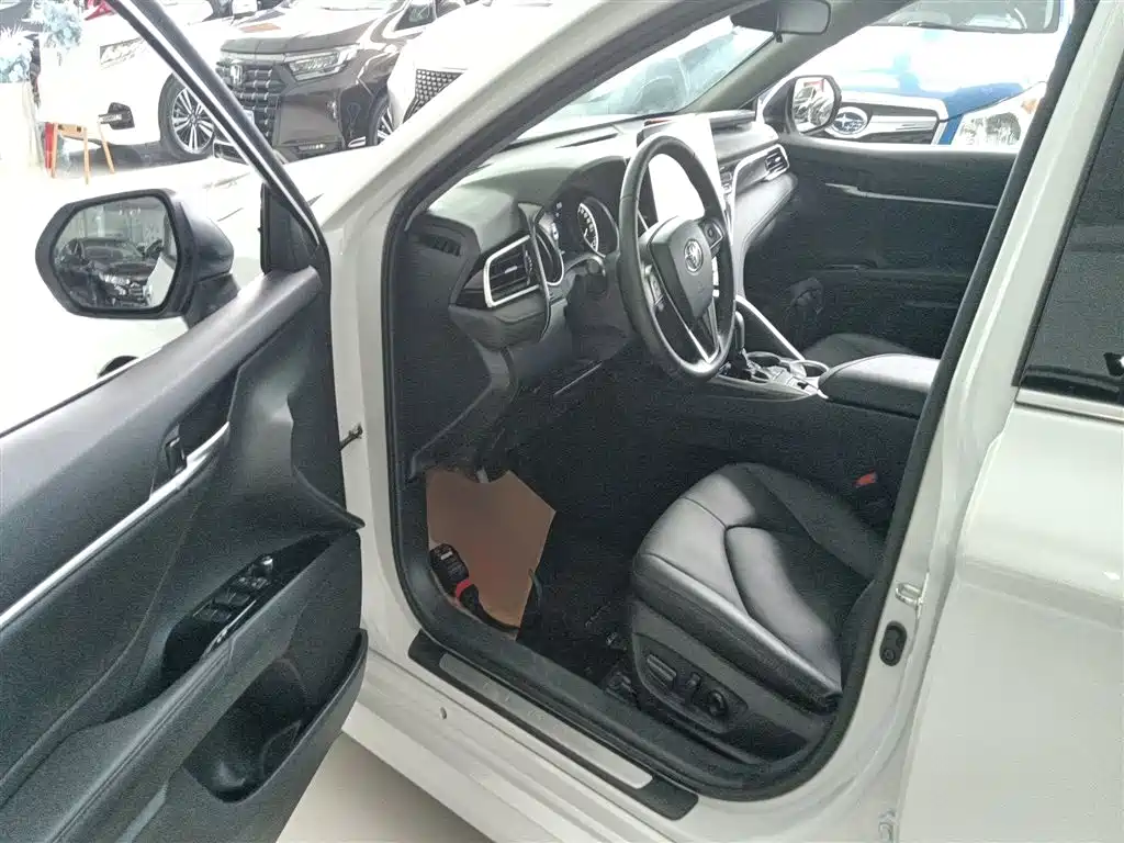 Toyota Camry 2022 — фото 12