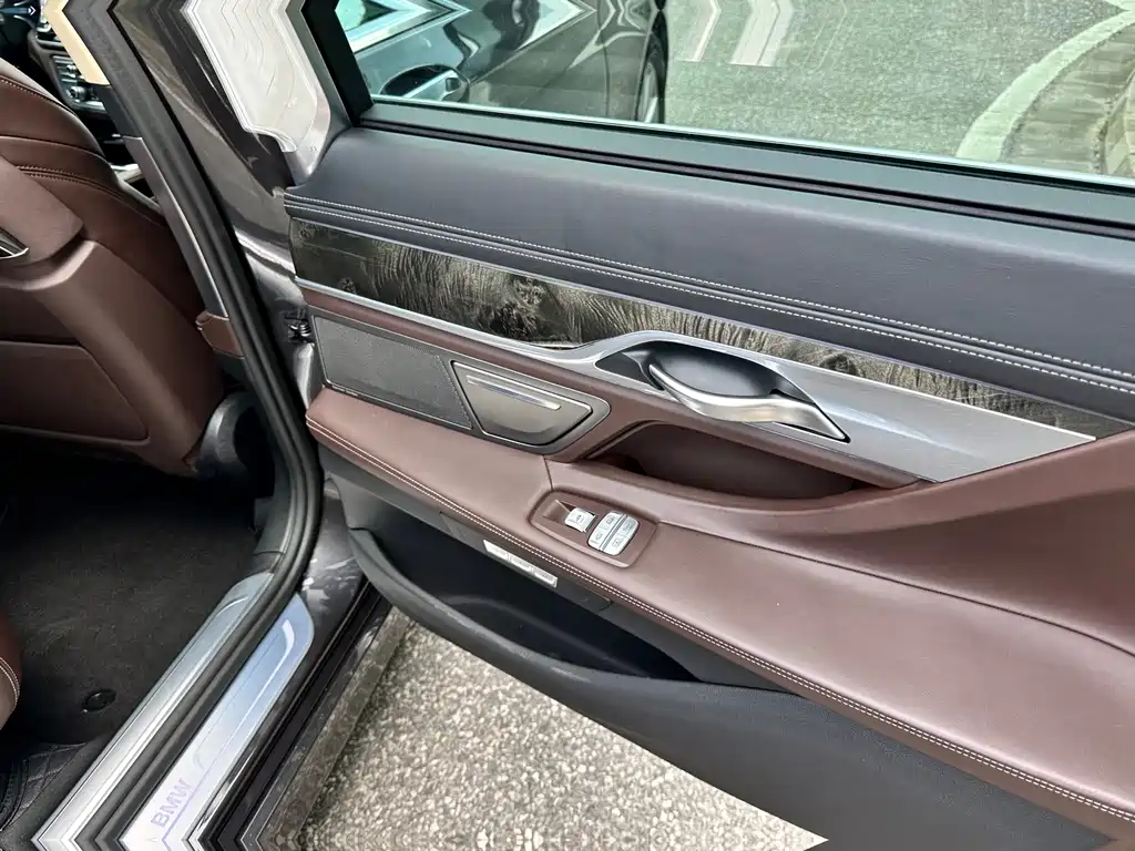 BMW 7 Series 2016 — фото 23