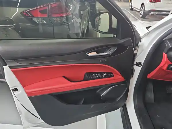 Alfa Romeo Stelvio 2019