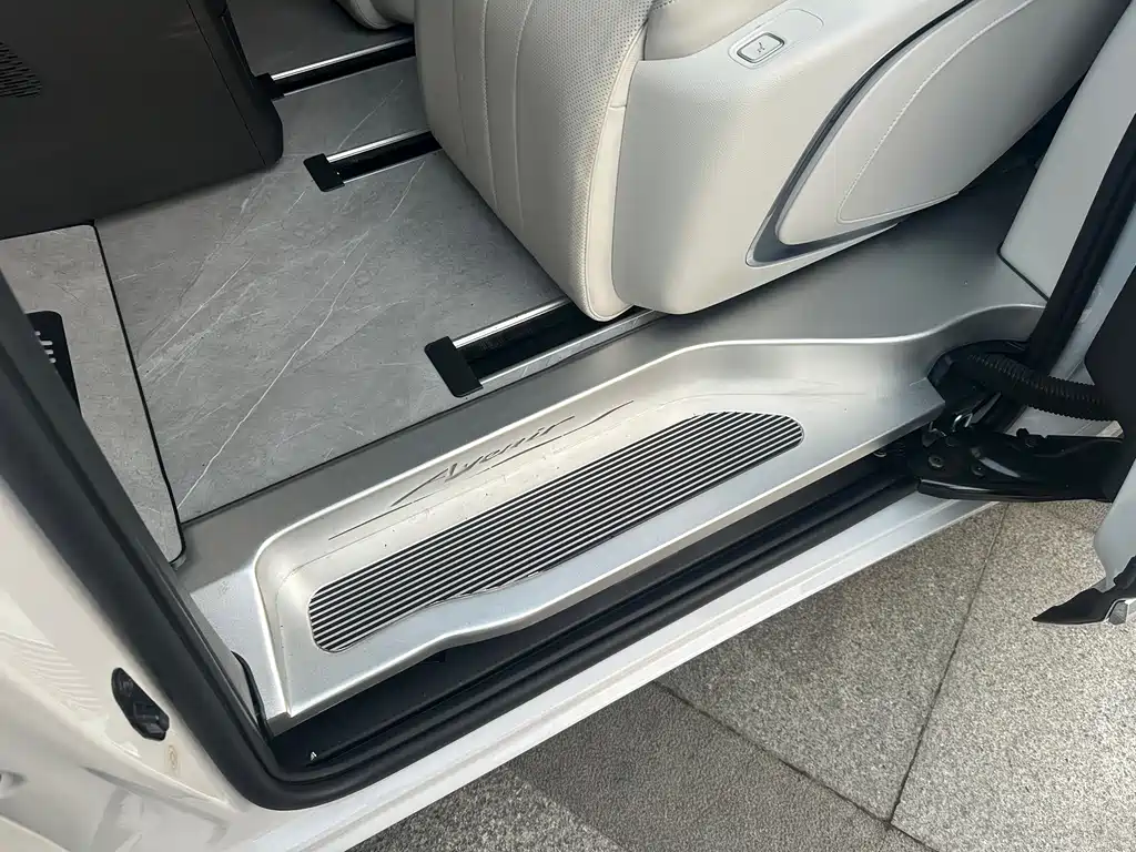 Buick GL8 Hybrid — фото 10