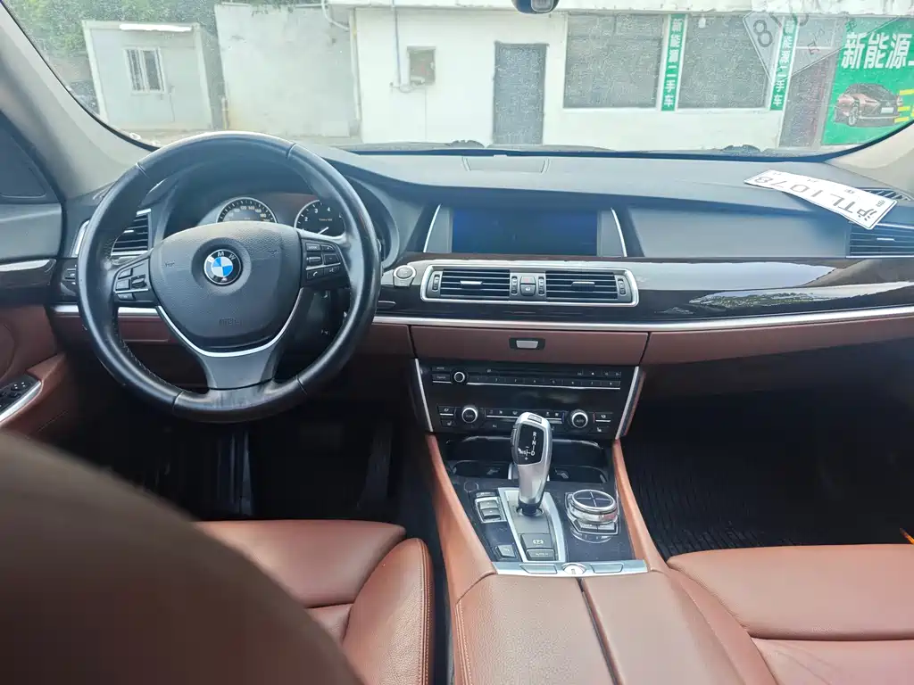 BMW 5 Series GT 2013 — фото 11