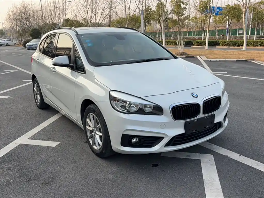 BMW 2 Series Active Tourer 2017 — фото 25