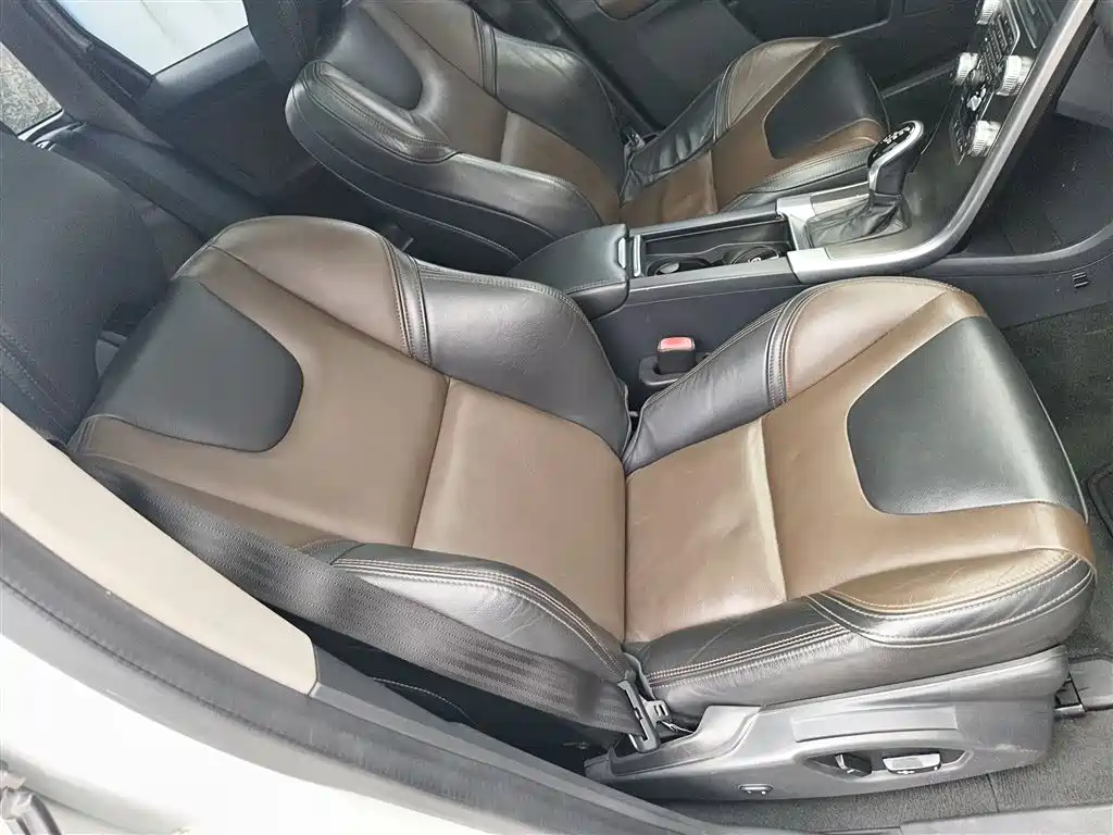 Volvo XC60 2015 — фото 20