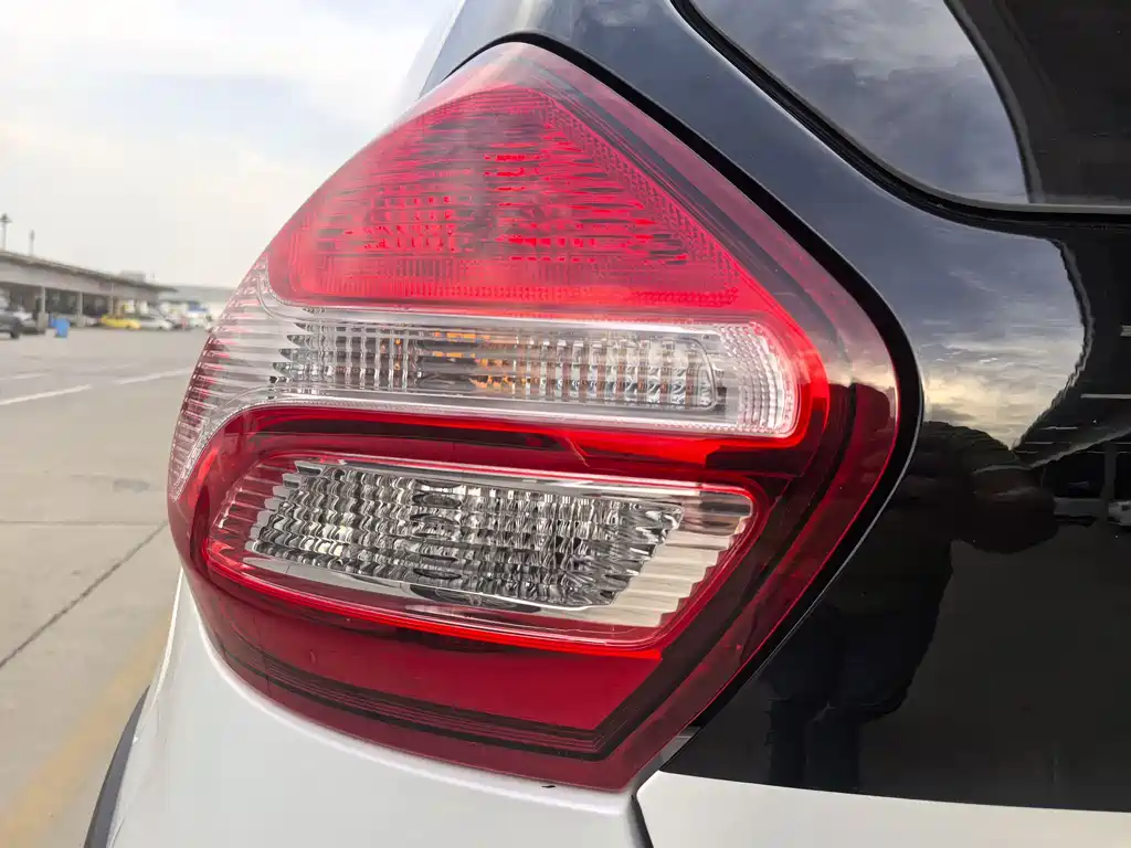 Geely Vision X1 2018 — фото 19