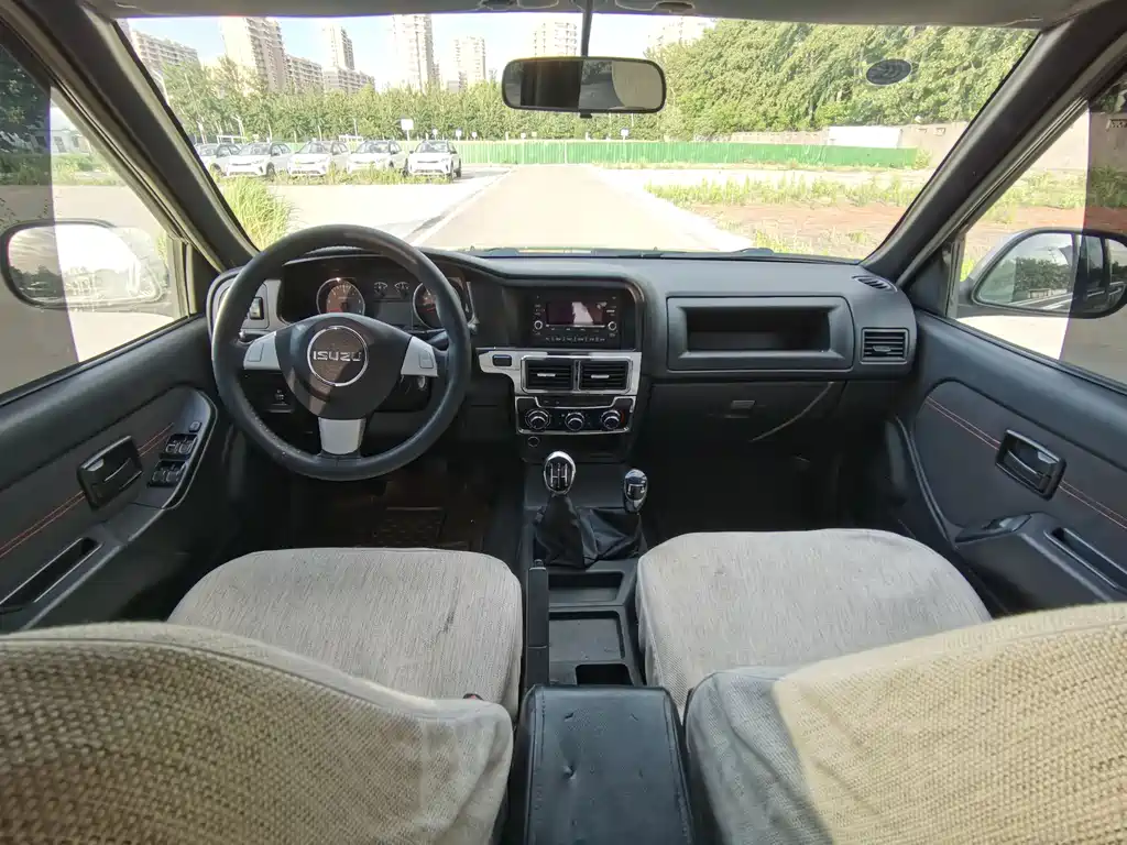 Isuzu Pickup 2016 — фото 10