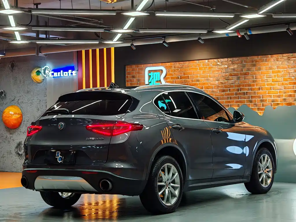 Alfa Romeo Stelvio 2018 — фото 11