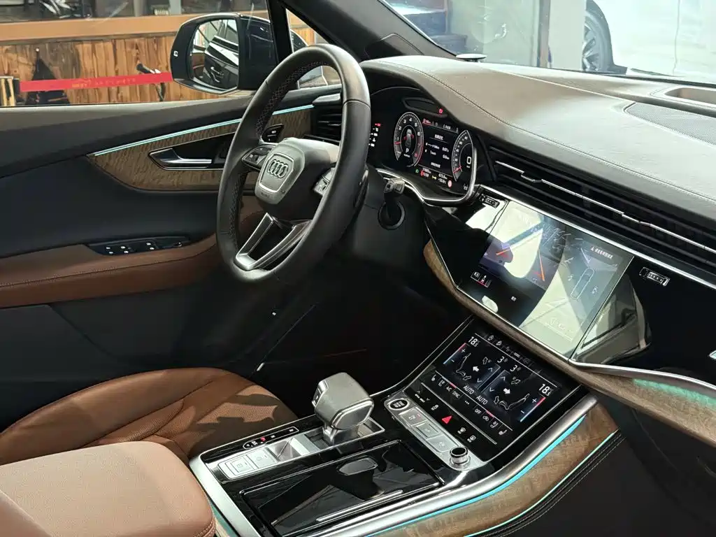 Audi Q7 2025 — фото 10