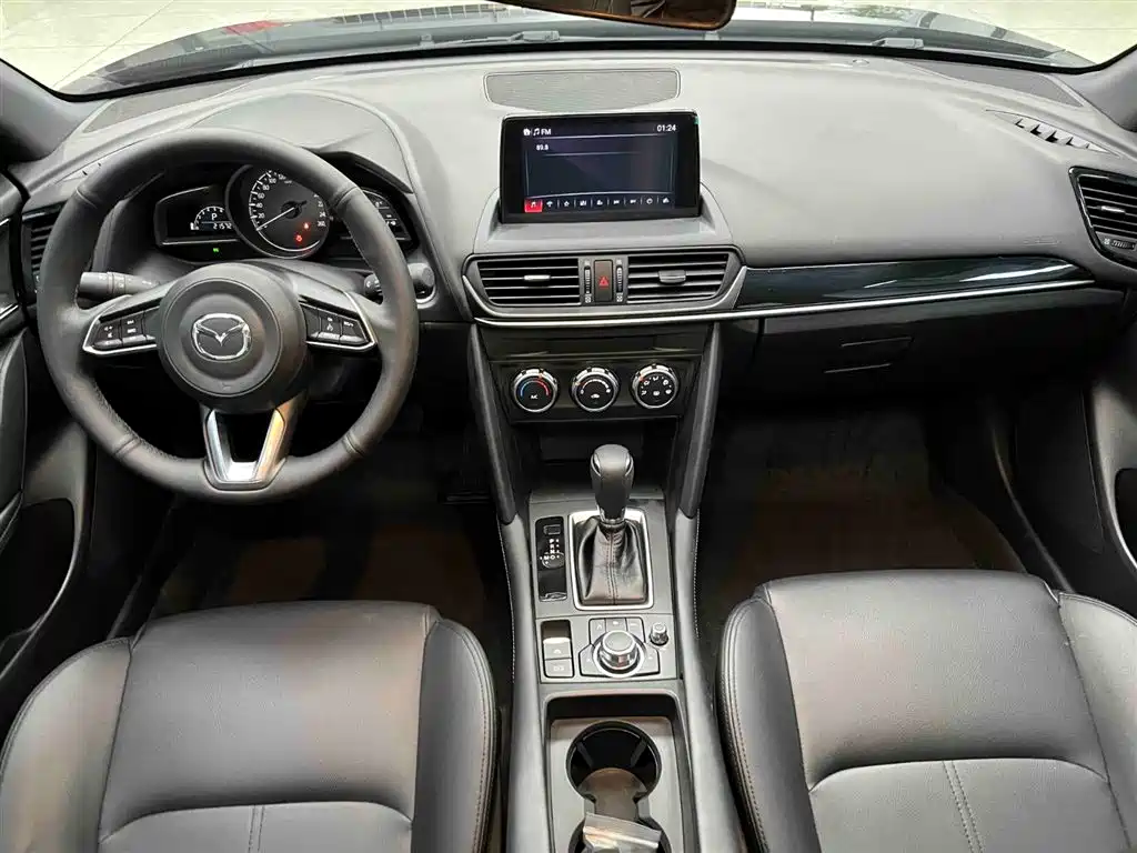Mazda CX-4 2023 — фото 2