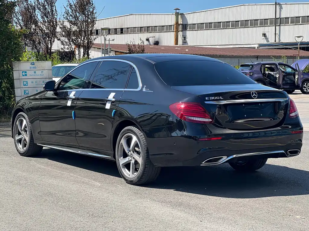 Mercedes-Benz E-Class 2018 — фото 25