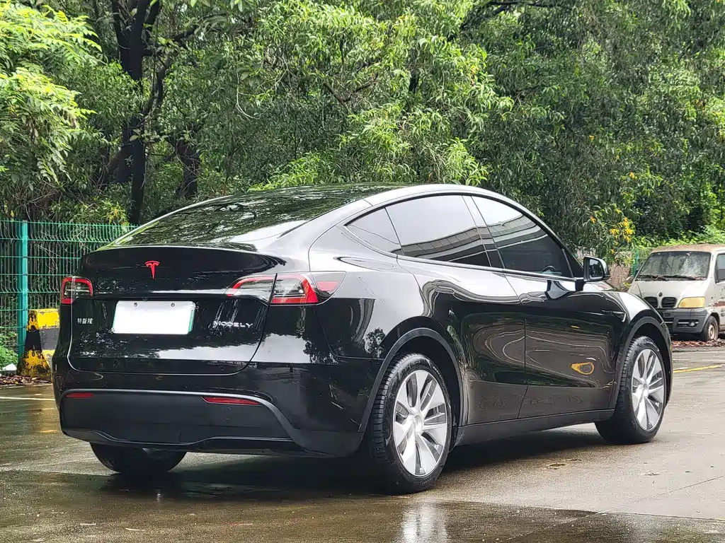 Tesla Model Y 2022 — фото 14