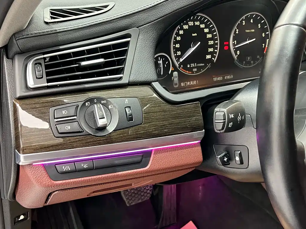 BMW 7 Series 2012 — фото 16