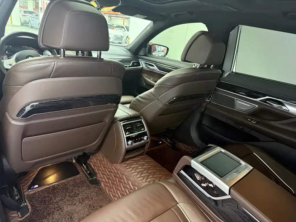 BMW 7 Series 2021 — фото 14