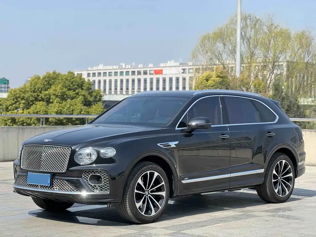 Bentley Bentayga 2022 — фото 1