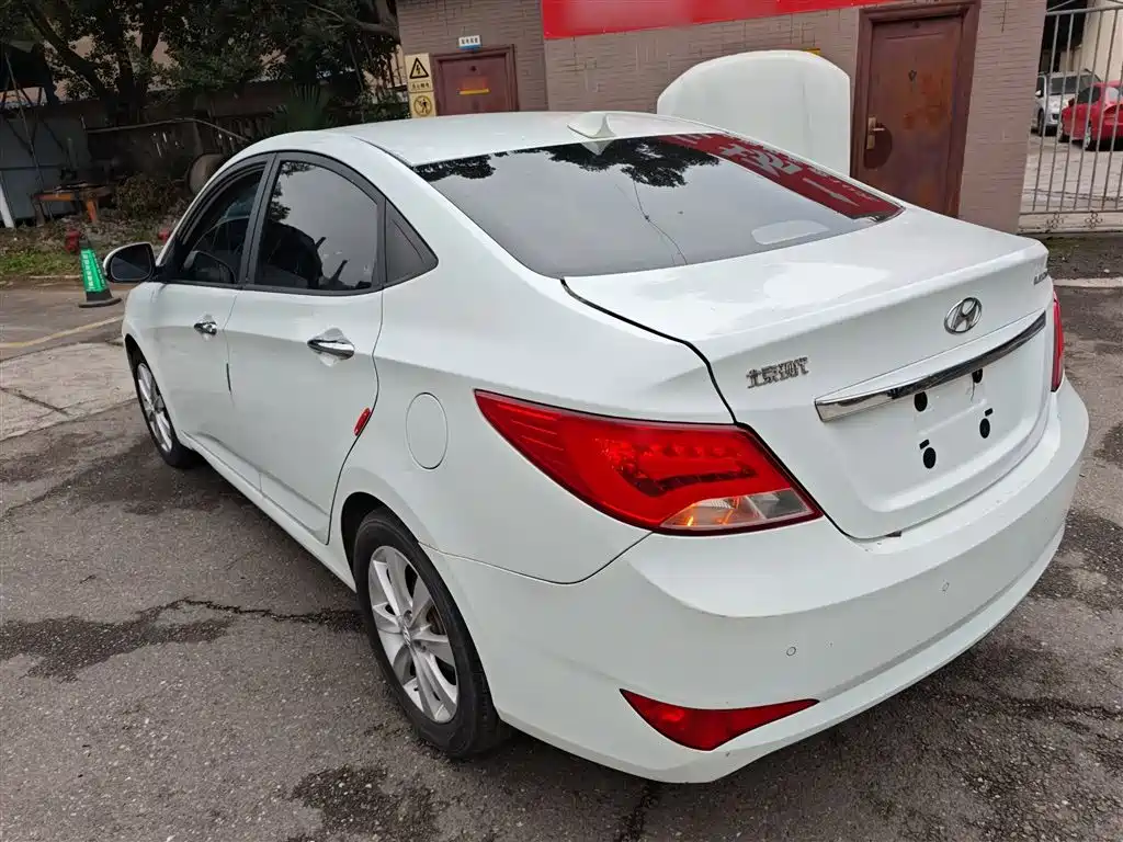 Hyundai Verna 2016 — фото 5
