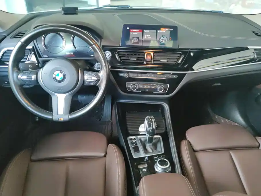 BMW 1 Series 2021 — фото 12