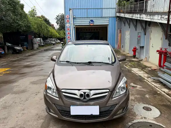 BAIC Motor E Series 2015