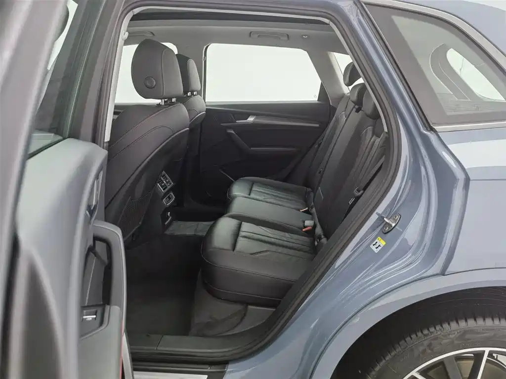 Audi Q5L 2023 — фото 15