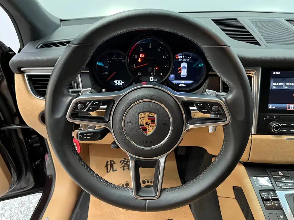 Porsche Macan 2016 — фото 8