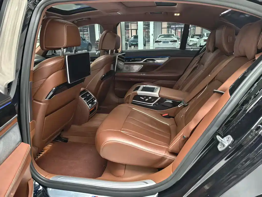 BMW 7 Series 2019 — фото 9