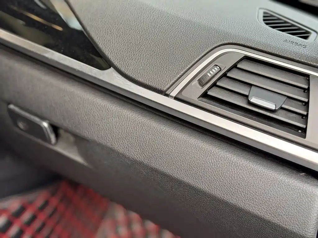 BMW 3 Series 2018 — фото 14