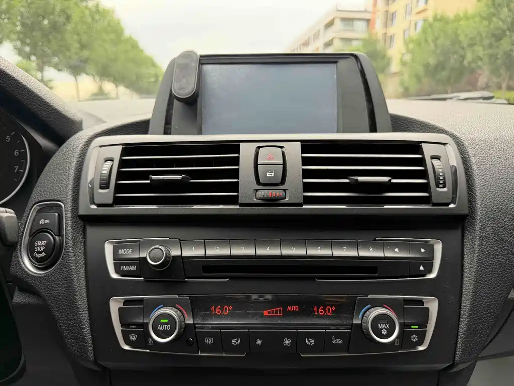 BMW 1 Series 2012 — фото 21