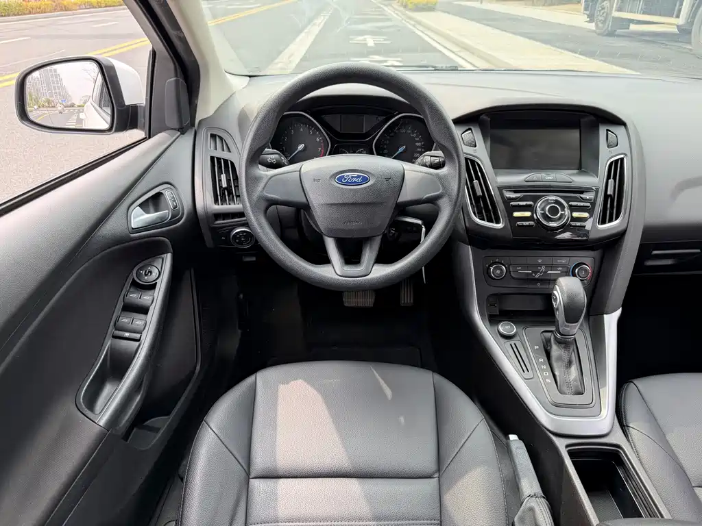 Ford Focus 2016 — фото 13