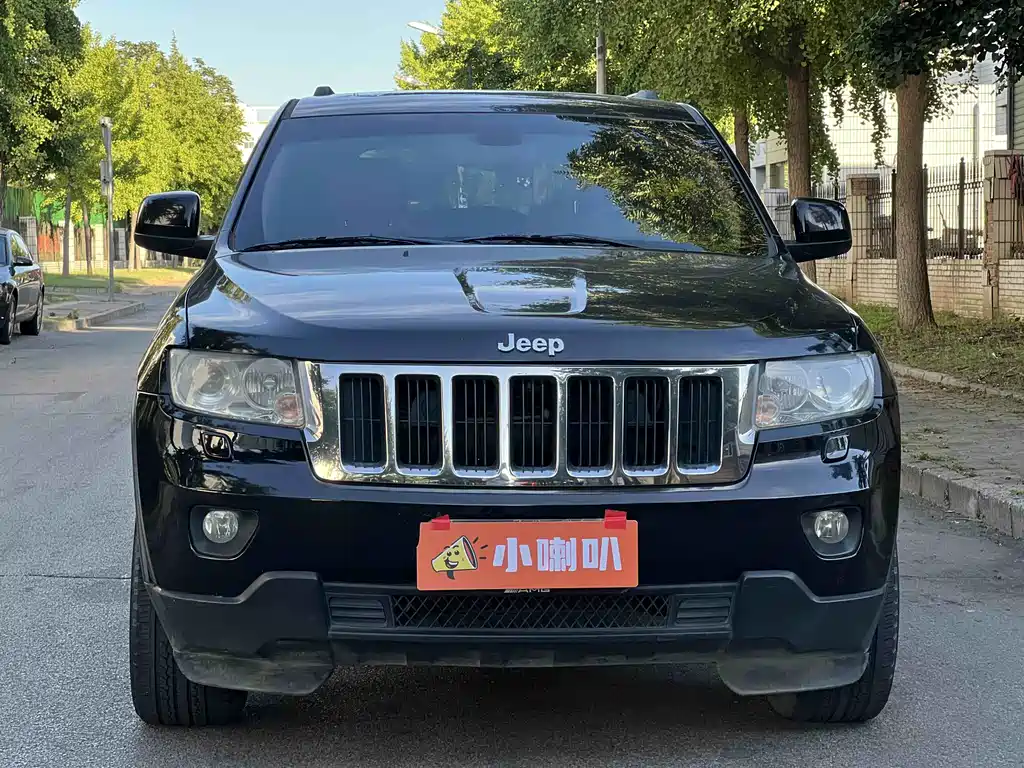 Jeep Grand Cherokee 2012 — фото 2
