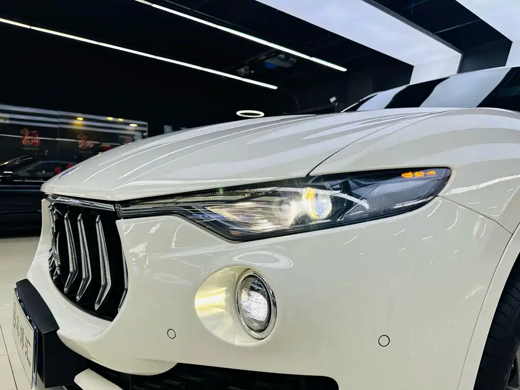 Maserati Levante 2017 — фото 19