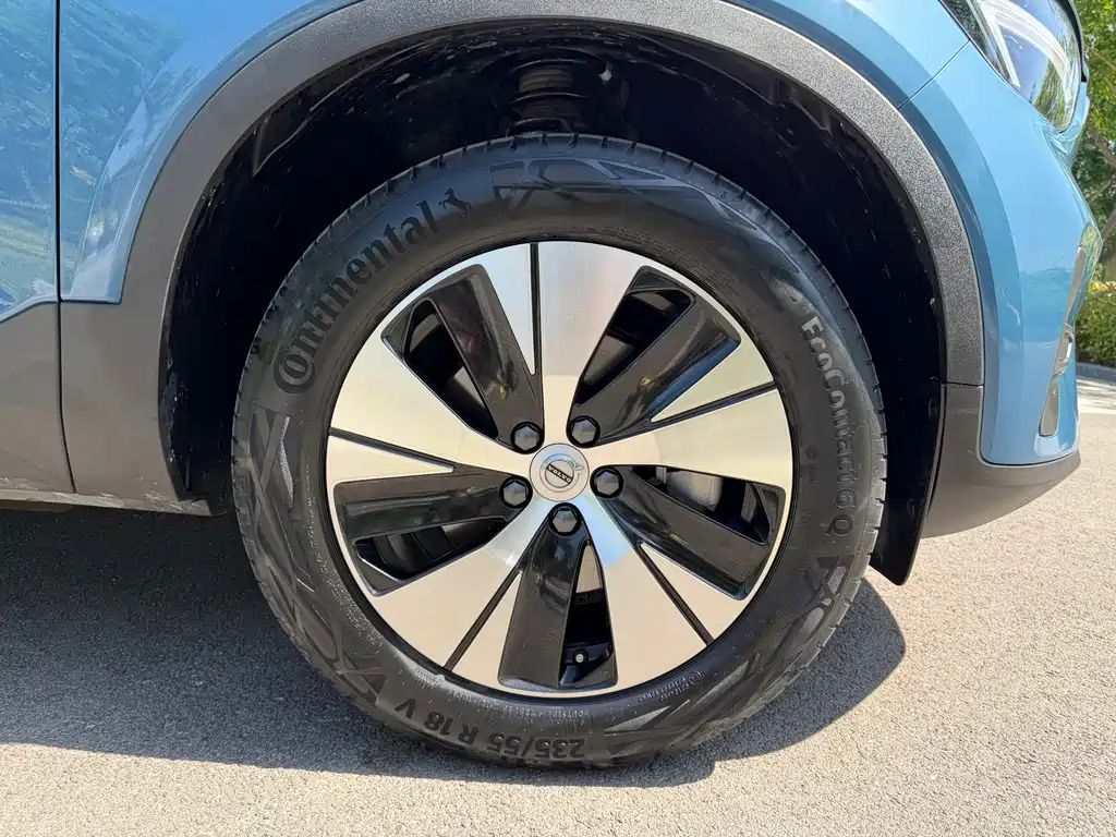 Volvo XC40 2025 — фото 10