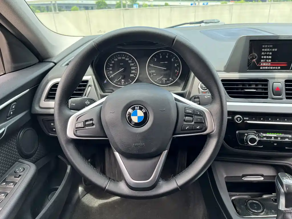 BMW 1 Series 2017 — фото 10