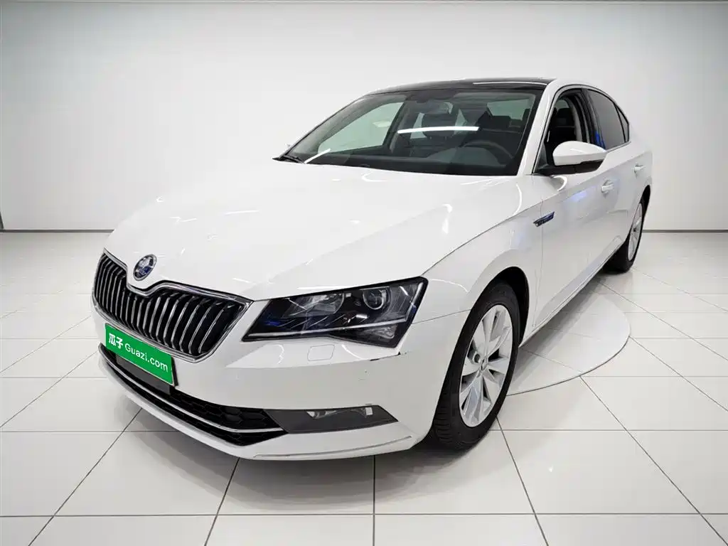 Skoda Superb 2019 — фото 2
