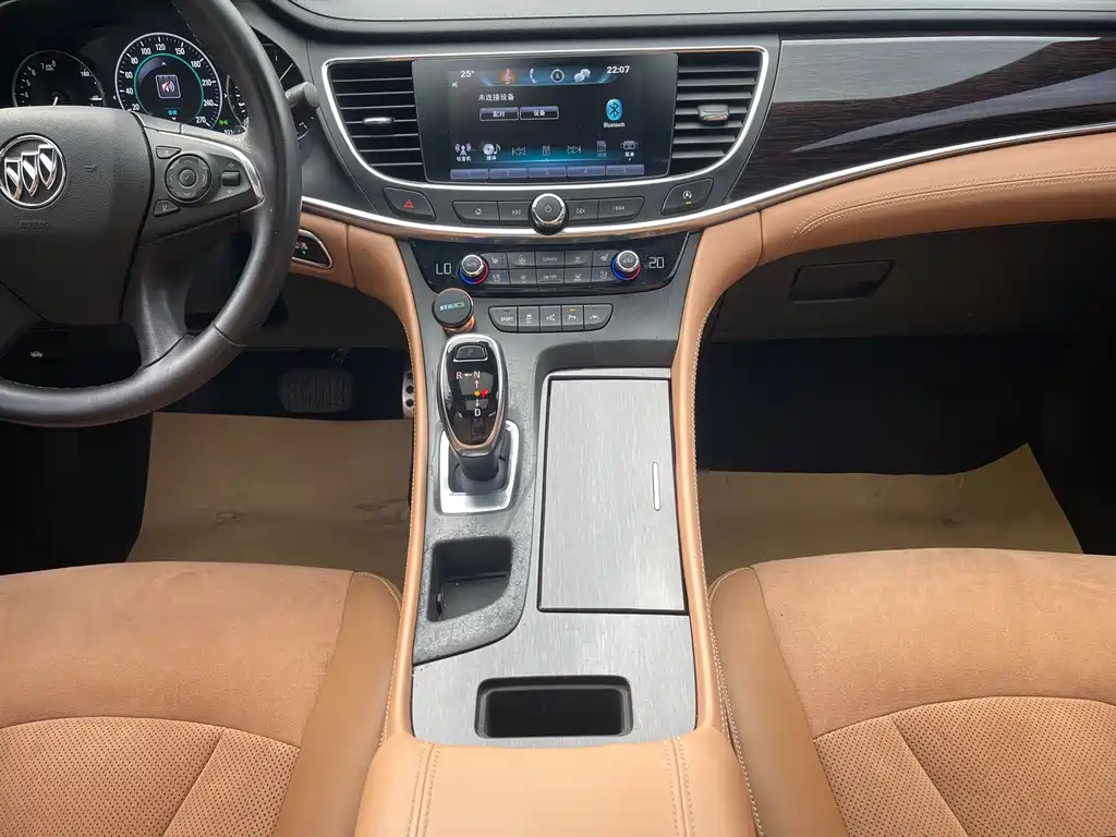 Buick LaCrosse 2017 — фото 17