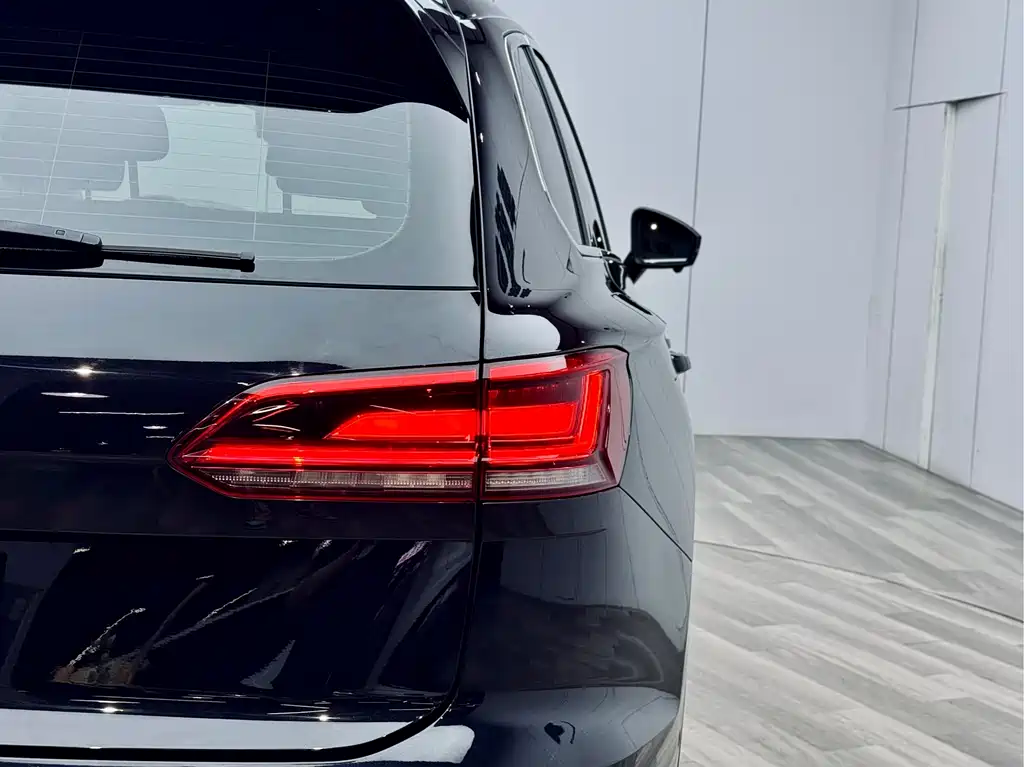 Volkswagen Touareg 2020 — фото 28
